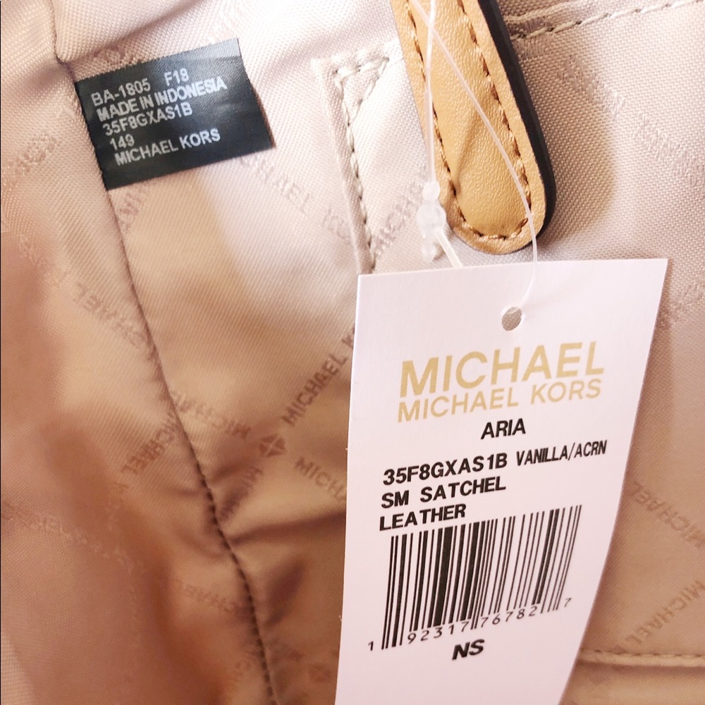 Gaby’sBags👜💕-Michael Kors SM Satchel Vanilla MK - Picture 8 of 8
